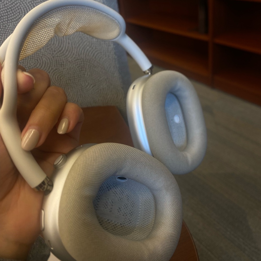 AirPod Max - Picture 2 of 3